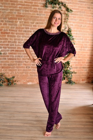 Костюмы женские