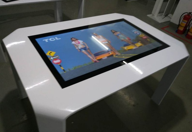 Capacitive touch screen