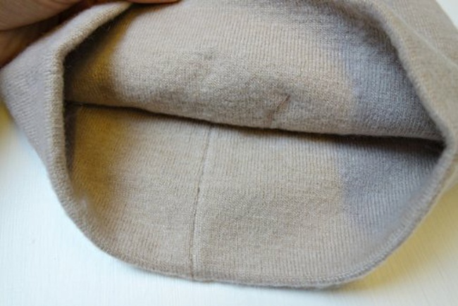 Женская шапка бини со стразами