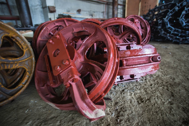 Запасные части для гусеничных тракторов, бульдозеров и экскаваторов