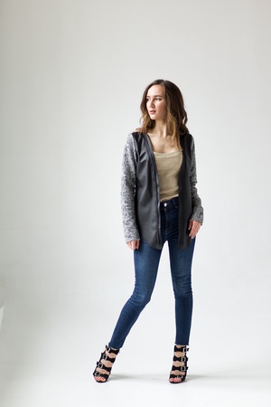 Deri ile genç hırka