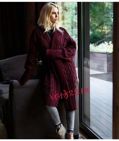 Kapüşonlular, spor çiftler, sweatshirtler, tişörtler, body gömlekleri