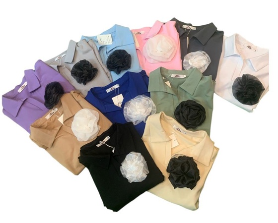 Футболка поло свободного кроя с розочкой