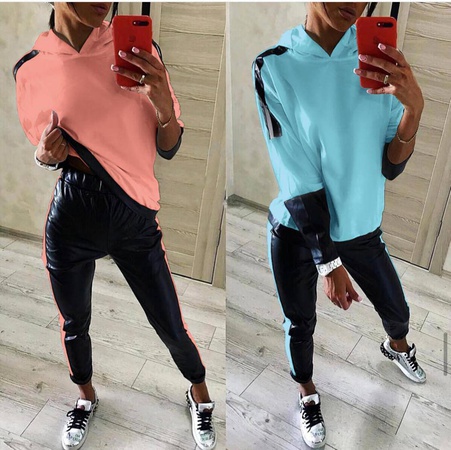 Женский спортивный костюм