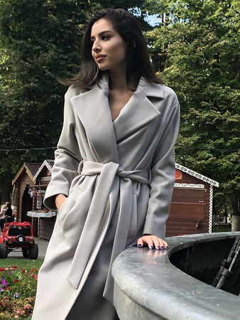 Женское пальто и костюмы