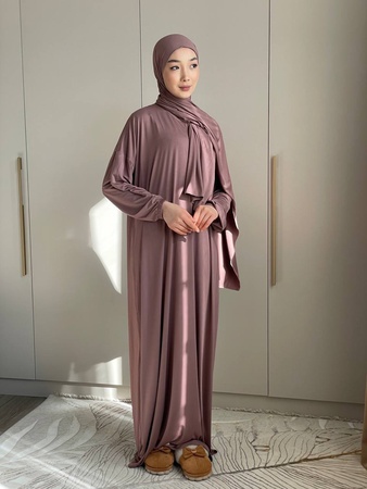 Платье с пришитым шарфом