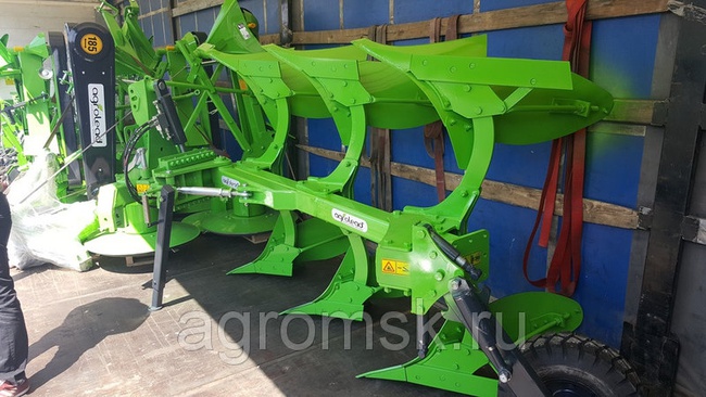 Плуг оборотный 3-х корпусный