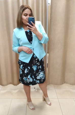 женская одежда: костюмы, пиджаки, брюки, юбки, жакеты, жилеты, платья, пальто