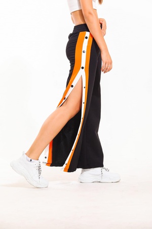 Широкие женские брюки с боковыми кнопками-