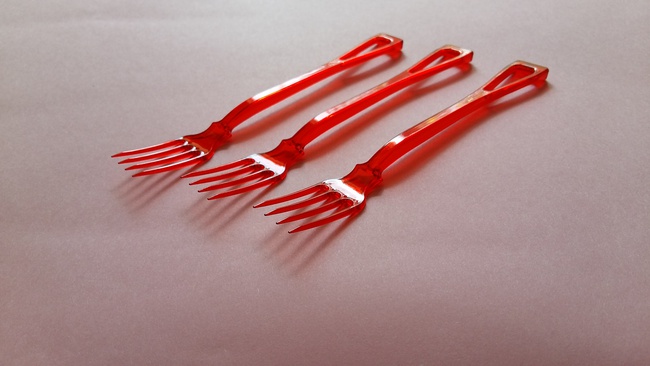 Одноразовая вилка с маркировкой "GornovGroup.ru"