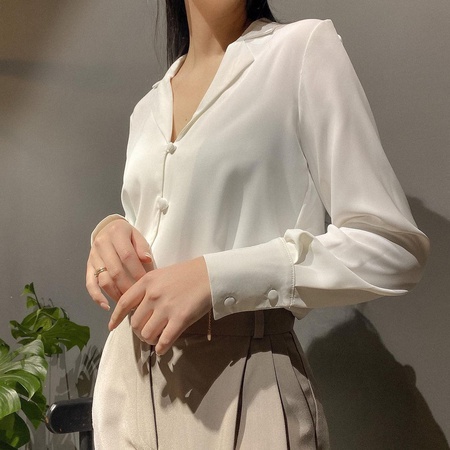 Блуза с объёмными рукавами