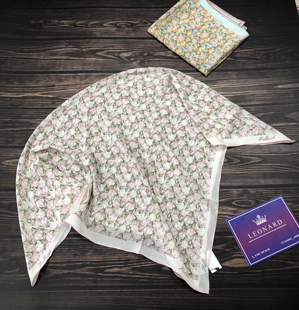 Natural silk georgette scarf.