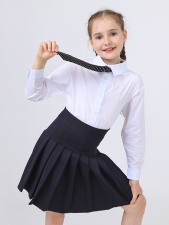 Школьная форма: блузка с галстуком и юбкой