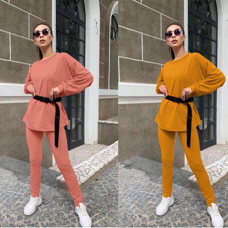 Женский спортивный костюм