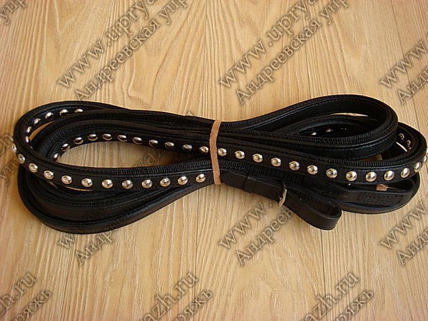 Dizginler tek parça. Pamuklu banttan yapılmıştır.