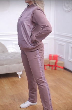 Женские спортивки и платья