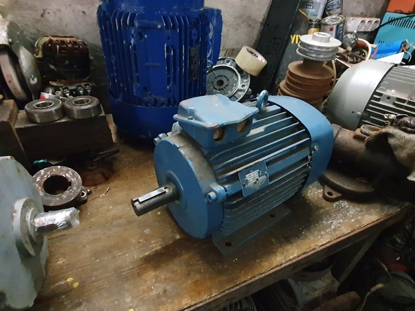 ГДР(СССР) электродвигатель KMR100S4 3.0 кВт 1430 об/мин