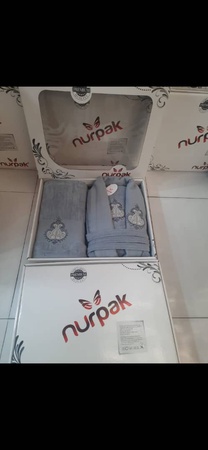 Подарочный набор ( халат , полотенце)