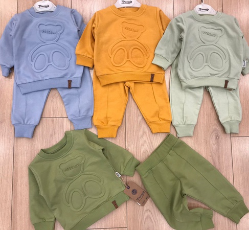 Çocuklar için iki parçalı takım