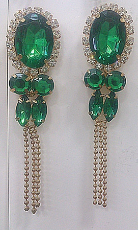 брошь на булавке