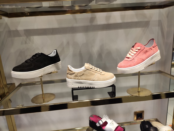 Кроссовки 2023