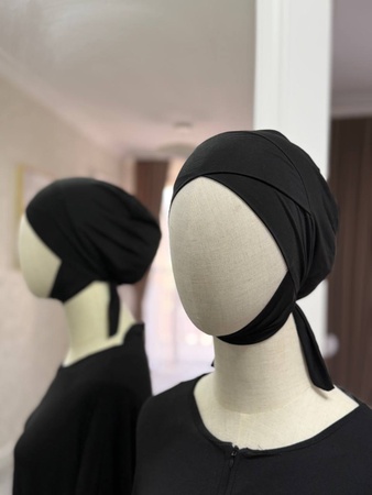 Шапка на завязках с подбородком