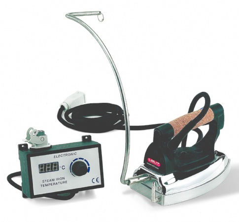 Asmak için elektrikli buharlı ütü