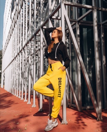 Spor giyim. Eşofman, tişört, sweatshirt, pantolon