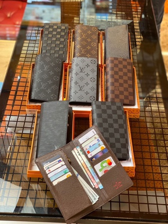 Одежда и аксессуары