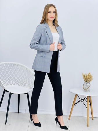 Bir kafeste stokta bulunan ceketler, mükemmel kalite