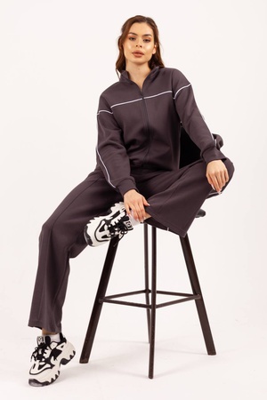 Женский спортивный костюм