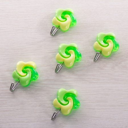 Крючки №5 Цветы зелено-желтые