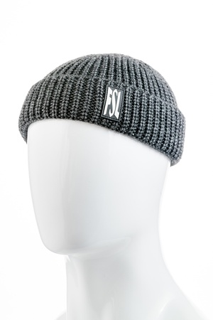 Мужская вязаная шапка