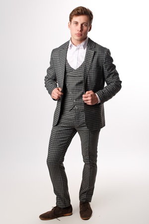 Костюм мужской тройка