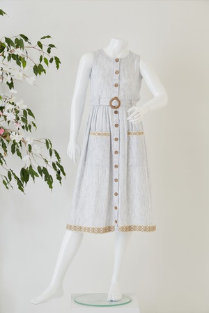 Kolsuz Düğmeli Elbise