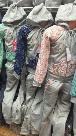 спортиный костюм девочки с гепюром (с замком)