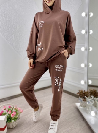 Молодежные спортивные вещи оптом на заказ