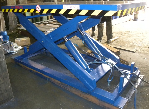 Ножничный подъемный стол
