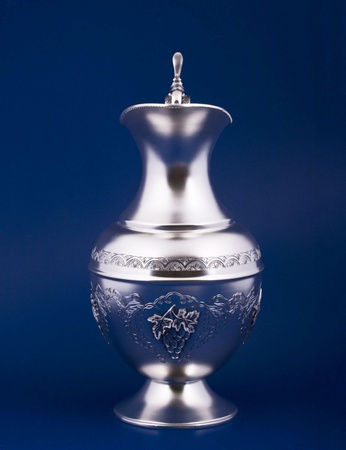Серебряный кувшин "Виноградная лоза"