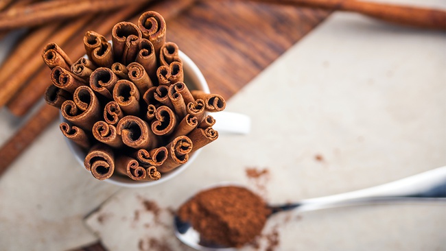 عصا قرفة / كاسيا مكسورة / قرفة كاسيان منفصلة