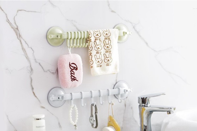 Вешалка с крючками на присосках пластиковая