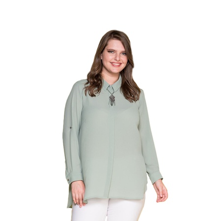 Креповая рубашка большого размера с ожерельем