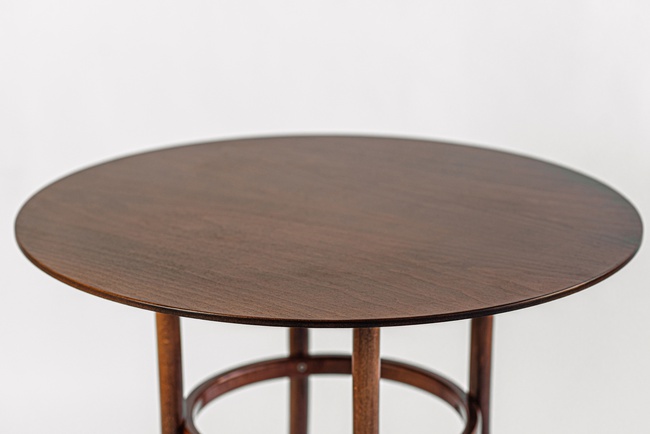 Viyana yemek masası, "Saturnus", açık ceviz