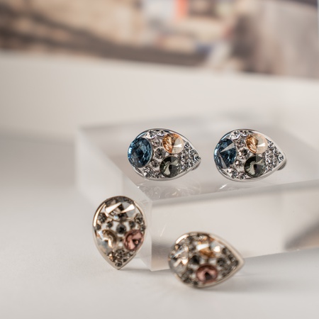 Украшения с камнями Swarovski