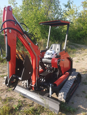 Гусеничный мини-экскаватор