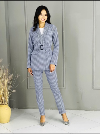 Костюмы женские классические