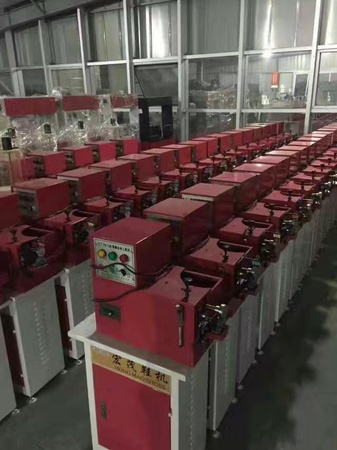 Автоматическая машина для склеивания краев верхней обуви, модель: HM-108