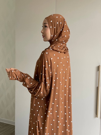 Платье с пришитой балаклавой