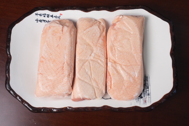 Целая курица и разделанная продукция, возможна изготовление упаковки по вашему запросу.