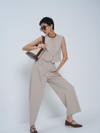 Деловой костюм-тройка J-29